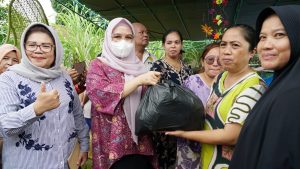 TP PKK dan Dharma Wanita Bengkulu Bantu Korban Banjir dan Kebakaran