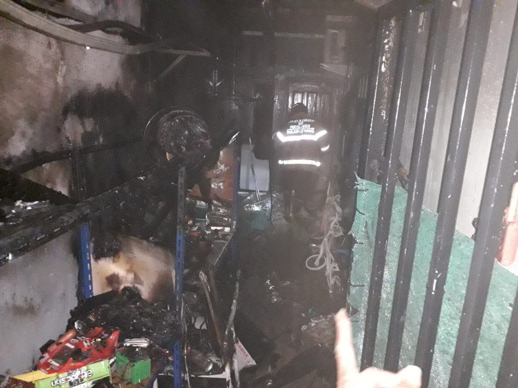 Ditinggal Pergi Oleh Pemiliknya Rumah di Gang Sukajadi Terbakar