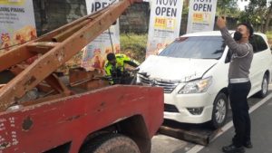 Adu Kambing Motor Scoopy Dengan Kijang Inova di Jalan Gatot Subroto, Pengendara Dilarikan Kerumah Sakit