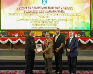 Gubernur Ansar Sampaikan Nota Keuangan dan Ranperda APBD Provinsi Kepulauan Riau Tahun Anggaran 2023