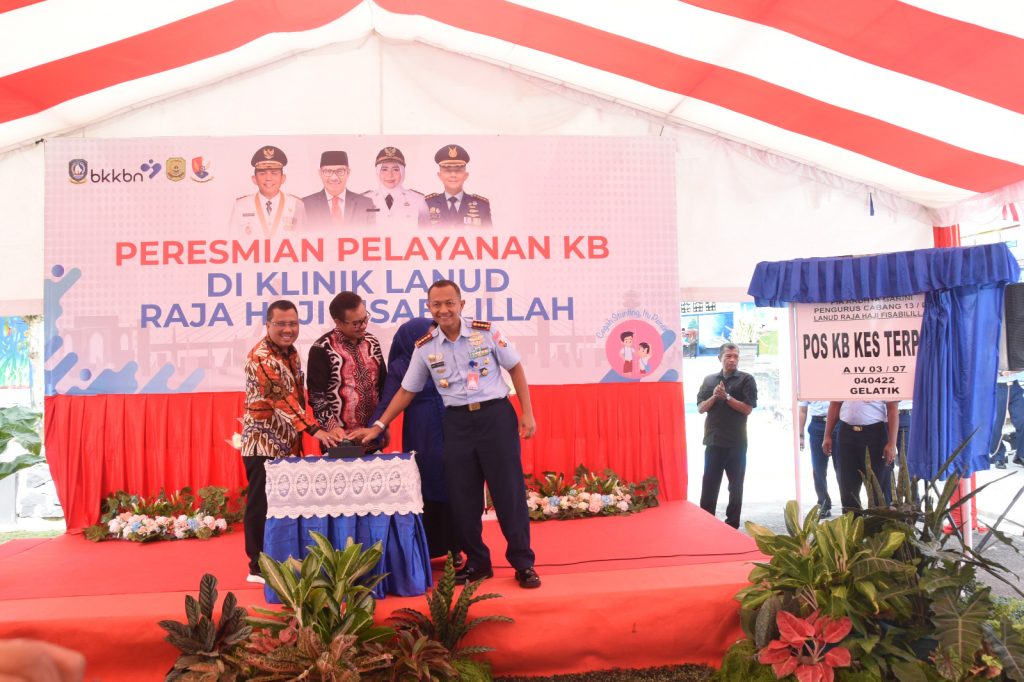 Kepala BKKBN Meresmikan Pelayanan KB Klinik Pratama Lanud RHF Tanjungpinang