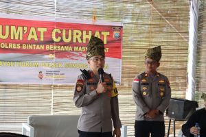 Jumat Curhat Bersama di Polsek Gunung Kijang, Kapolres Bintan Ajak Masyarakat Pelihara Kamtibmas