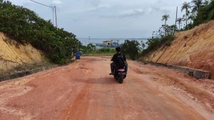 Penguna Roro Meminta Dishub Lingga Aspal Akses Pelabuhan Penarik