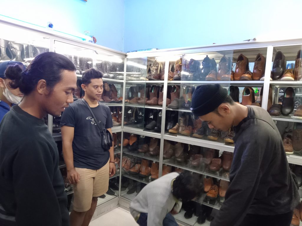 Sepatu Bunut Produk Unggulan UMKM Kecamatan Kisaran Barat Kabupaten Asahan