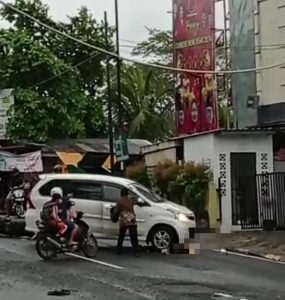 Polisi Buru Sopir Mobil Terlibat Laka Depan Pizza Hut