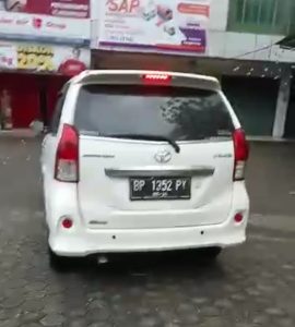 Sopir Mobil Avanza Veloz Warna Putih Terlibat Laka Depan Pizza Hut Diduga Perempuan