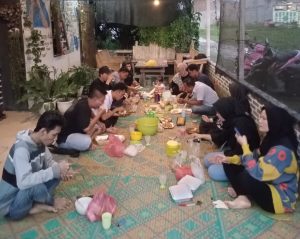 Jalin Silaturahmi, Owner Kedai Bangun Kopi Lakukan Bukber Dengan Pelanggan