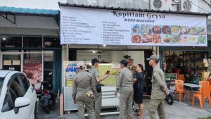 Disidak Satpol PP, Pemilik Warung Kopitiam Geysa Jual Babi Ngaku Tak Bisa Baca