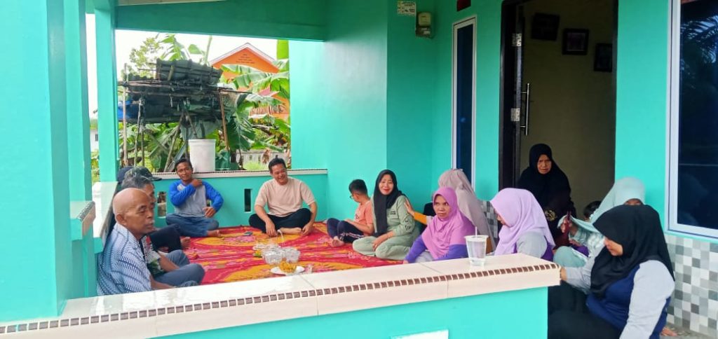 Semenisasi Jalan Terealisasi, Warga Kampung Purwodadi Adakan Syukuran