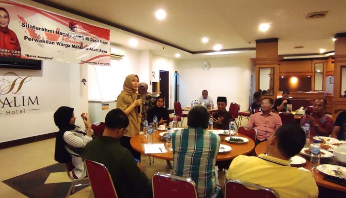 Bacaleg DPR RI Rini Sofriany Penuhi Aspirasi Warga untuk Pembangunan Jalan Rusak di Perum Mahkota Alam Raya