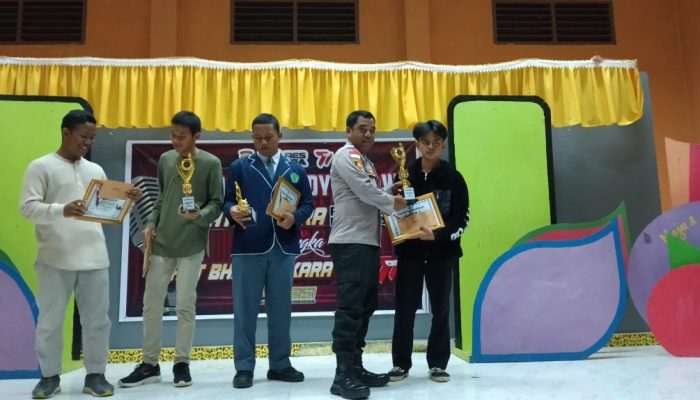 Stund UP Komedy Pukau Masyarakat Daik Rangka HUT Bhayangkara ke-77