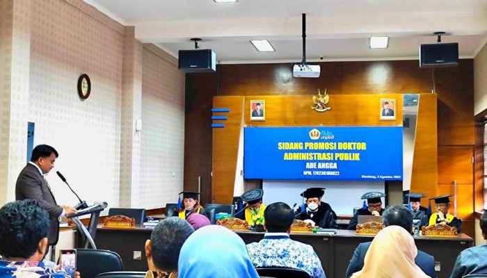 Mantan Ketua BPK RI Saksikan Ade Angga Tuntaskan Sidang Promosi Doktor di Unpad