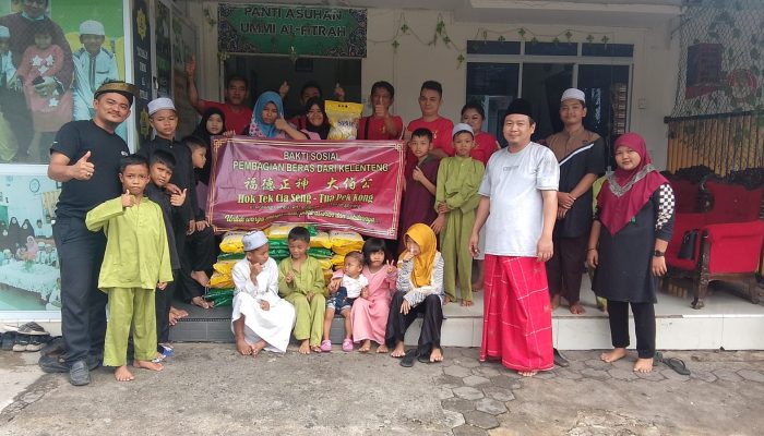 Kelenteng Hok Tek Cia Seng Tua Pek Kong Gelar Bakti Sosial dengan Bagikan Beras ke Sejumlah Panti Asuhan