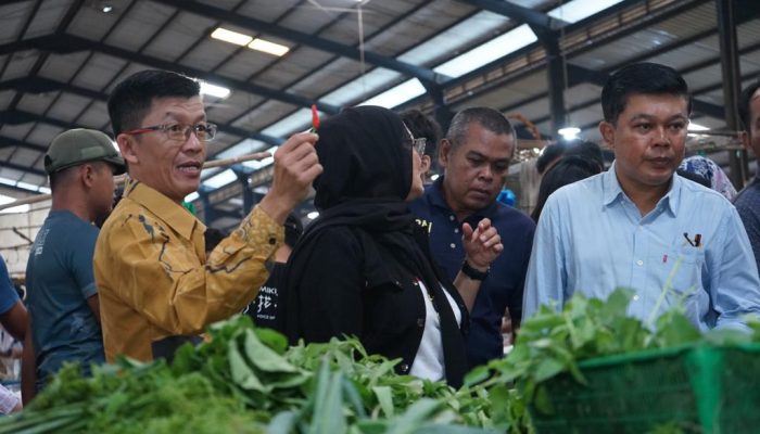 Tanggapi Isu Harga Cabai Naik, Pj Hasan Langsung Survei Pasar