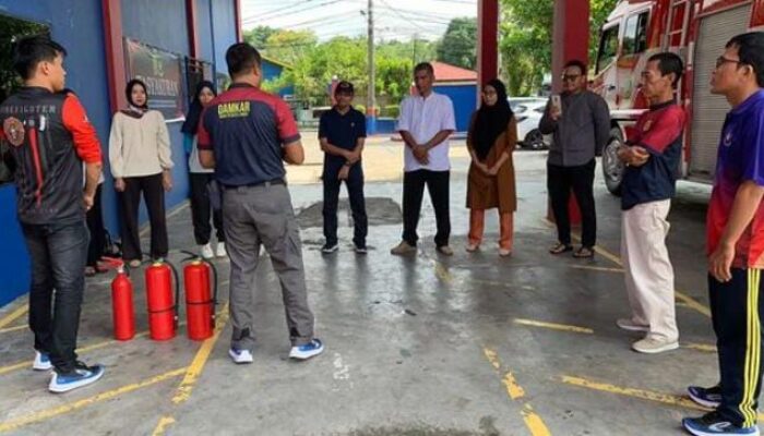 Damkar Tanjungpinang Gencarkan Sosialisasi Bahaya Kebakaran Kepada Klinik Mata Avisenna