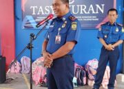 Damkar Tanjungpinang Kenalkan Anak SDIT Ar – Refah dengan Pemadam Kebakaran