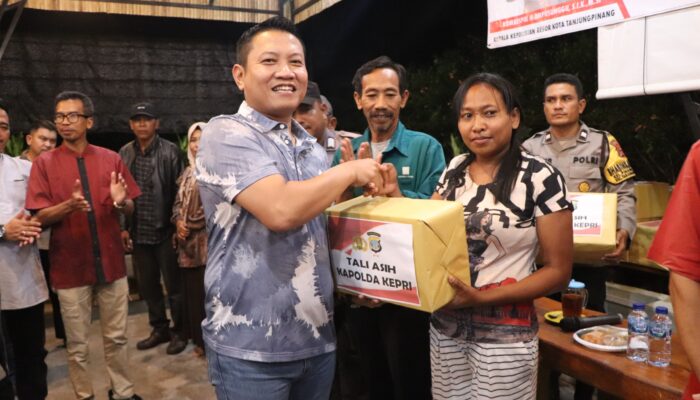 Antusiasme Warga Ikuti Ngobrol Bareng dan Pembagian Tali Asih Polresta Tanjungpinang