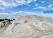 Izin PT. TTU dan Jejak Hitam Perusahaan Pasir Kuarsa di Lingga, Siapa Yang Bermain?