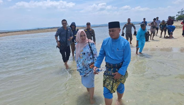 Mengarungi Air Laut dengan Berjalan Kaki, Ryan: Pak Bupati Sosok Teladan Sebagai Seorang Pemimpin