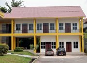 Gedung Penghubung Disdik Kepri Baru Selesai Dibangun, Tiang Miring dan Atap Spandek Tak Rapi