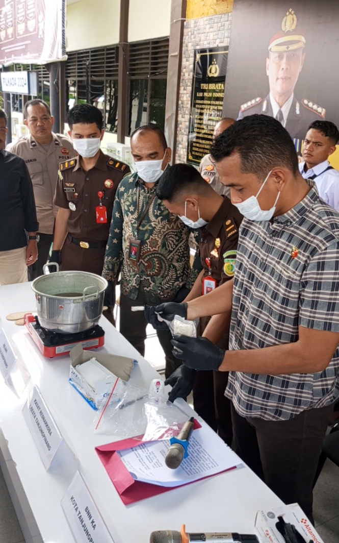 Polresta Tanjungpinang Musnahkan Barang Bukti Narkoba Jenis Sabu Sebanyak 168 Gram