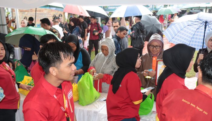 Kejati Kepri dan IAD Wilayah Kepri Gelar Pasar Murah Ramadhan, Warga Antusias Berbelanja
