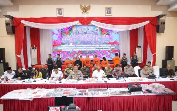 Aksi Tipu-tipu Sertipikat Palsu Tersangka ES CS, Kerugian Capai 16 Miliar Lebih, Polisi Sita Uang 909 Juta Hingga Emas 41,03 Gram