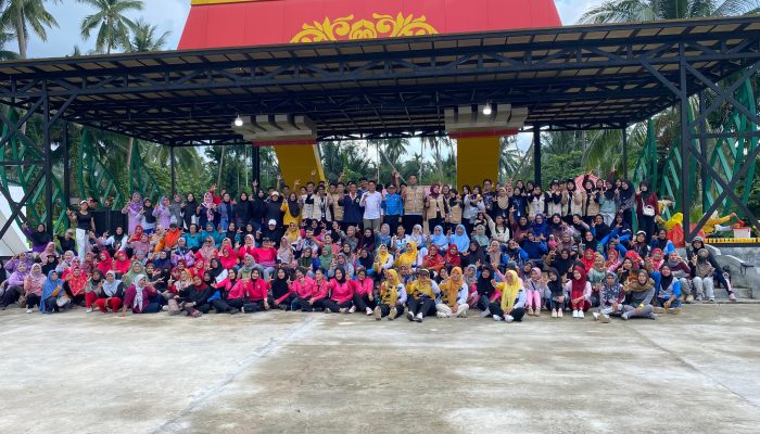 PKK Kabupaten Gelar Senam Sehat, Dari Majelis Taklim Hingga Mahasiswa KKN Gaungkan Lingga Sehat