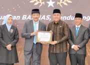 Wamen Ossy Terima Penghargaan Baznas Award 2025