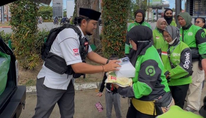 Di Balik Razia, Ojol di Tanjungpinang Tersentuh Uluran Tangan Polisi Berhati Mulia