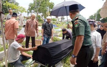 Danunit Intel Kodim 0315/Tanjungpinang Hadiri Pemakaman Ketua SMSI Tanjungpinang