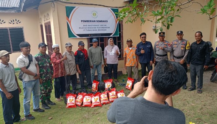 PT. Tunas Nusa Indonesia Serahkan 189 Paket Sembako Kepada Warga Kampung Beringin dan Kampung Arang