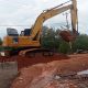 Penimbunan Pondasi Jembatan Sungai Mata Tiga Dipercepat