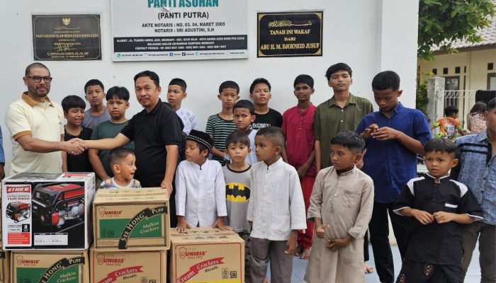 Nasir Djamil Serahkan Bantuan Makanan dan Genset untuk Panti Asuhan Islam Media Kasih Banda Ace