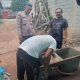 Tangan Cedera dan Motor Rusak Akibat Pohon Tumbang, Bhabinkamtibmas Kampung Bulang Aiptu Chandra Vieri Bantu Korban